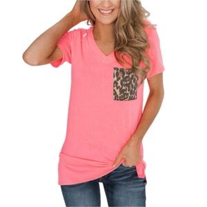 Bright Pink Leopard Print‎ Pocket V-Neck Top – Short Sleeve Tee L